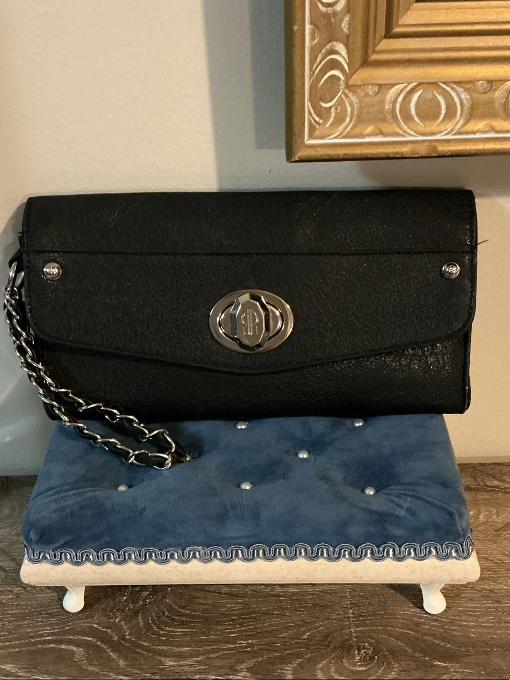 Jennifer Lopez J Lo Black Faux Leather Chain Detail Handle Clutch Turnlock